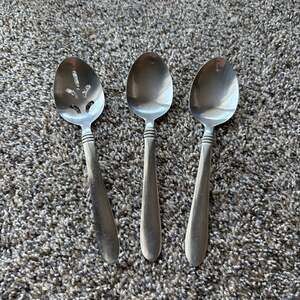 Oneida Easton Serving Set of 3 - Pierced/Slotted Spoon and 2L Serving Spoons
